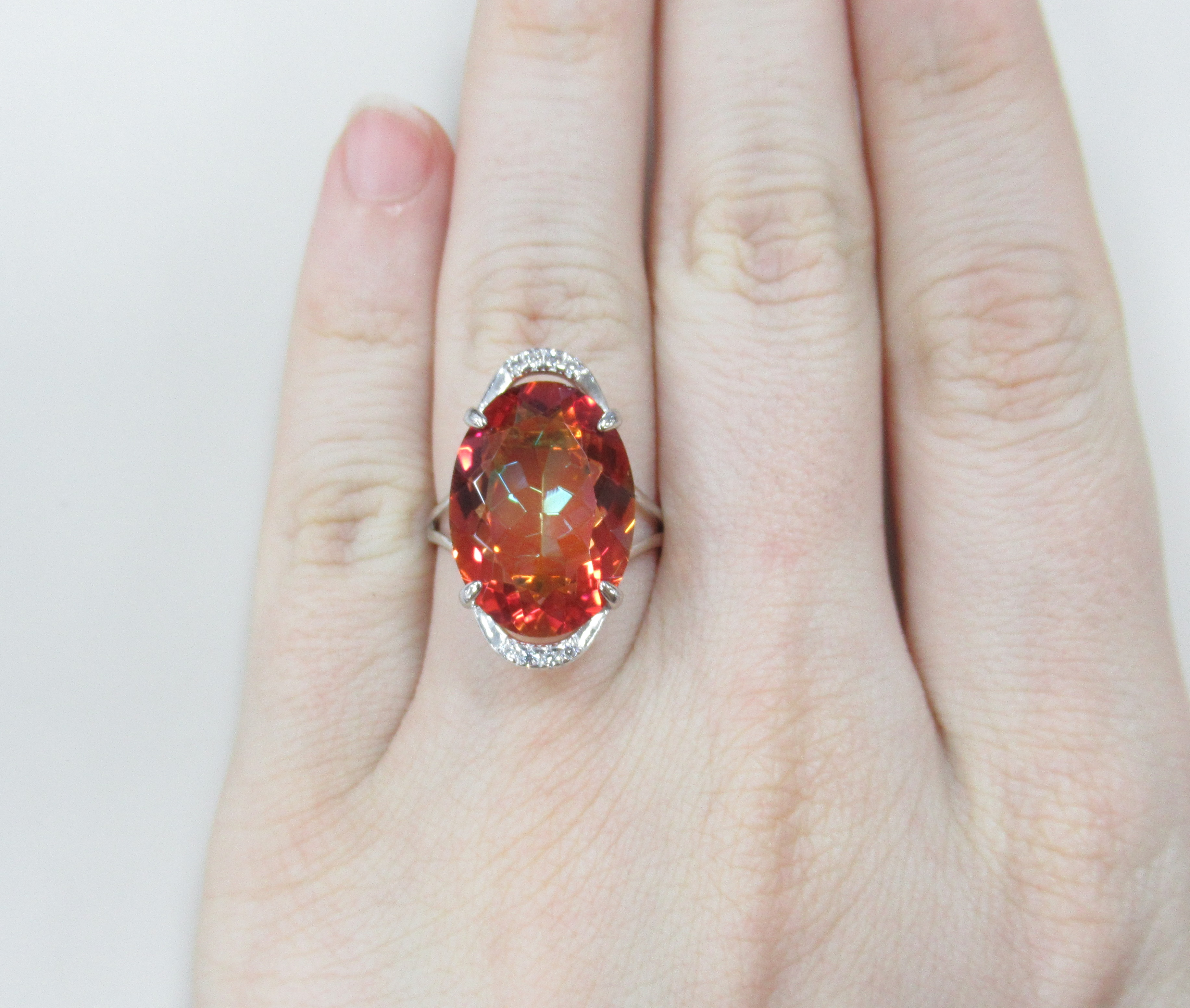 Серебряное кольцо с оранжевым горным хрусталем